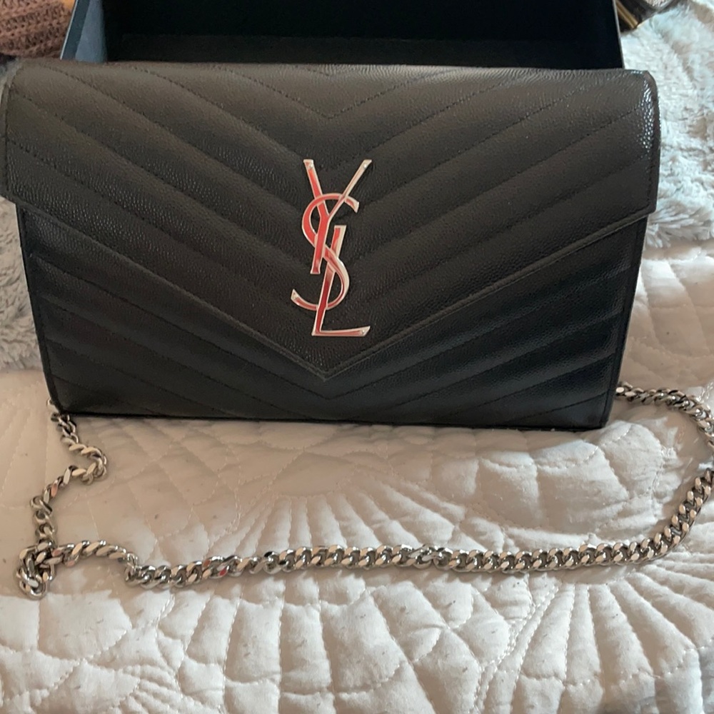 MONOGRAM CHAIN WALLET IN GRAIN...